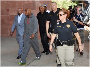 Floydd Mayweather surrenders himself to jail in Las Vegas