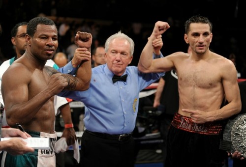 The referee (C) raises the arms of Ameri