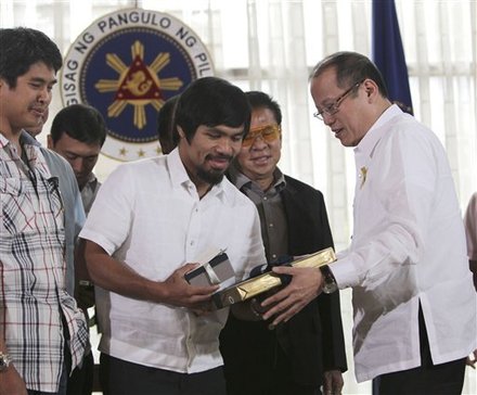 Benigno Aquino III, Manny Pacquiao