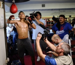 MaresMediaWorkout4Agbeko2_Hoganphotos (6) Abner Mares