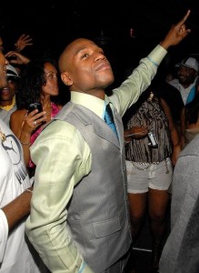 Floyd-Mayweather-at-Studio-54-Las-Vegas-3-570