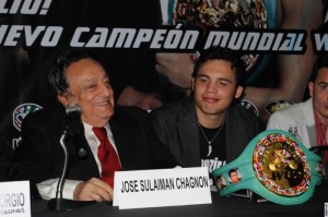 entrega_cinturon_julio_cesar_chavez._02 Jose Sulaiman